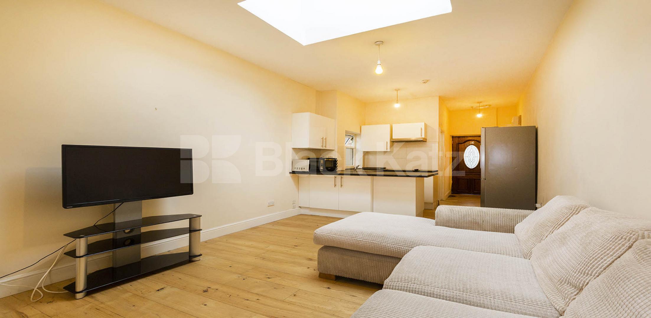 Studio property located within a secure gated development High Street , Hornsey 